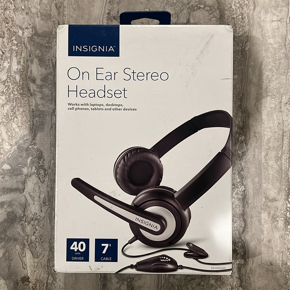 NEW Insignia On-Ear Stereo Headset in Black